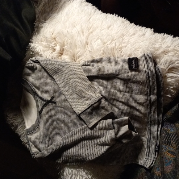 Quicksilver long sleeve, gray and black, size 12 months - Picture 1 of 4